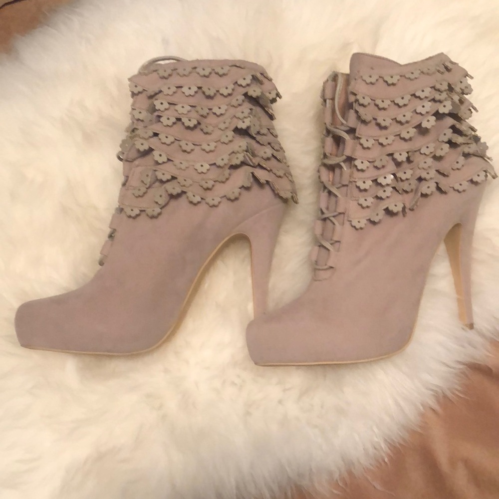 Very Unique & Sexy Booties💋